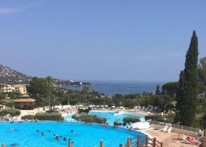 Cap Esterel C9 - Avec Terrasse Et Parking Privatif *